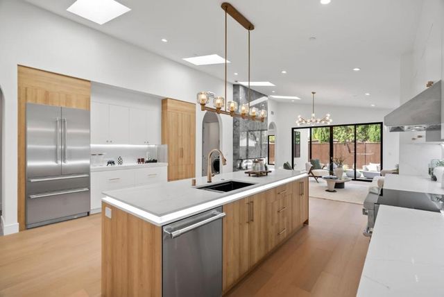 557 E Arbor Avenue, Sunnyvale, CA 94085