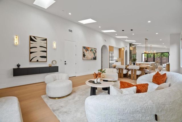 557 E Arbor Avenue, Sunnyvale, CA 94085