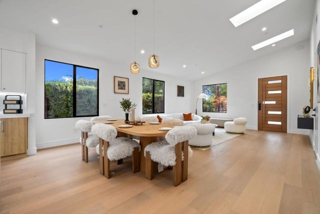 557 E Arbor Avenue, Sunnyvale, CA 94085