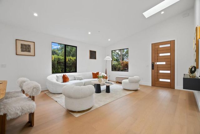 557 E Arbor Avenue, Sunnyvale, CA 94085