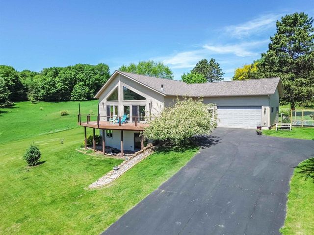 E2392 Black Forest Drive, La Valle, WI 53941