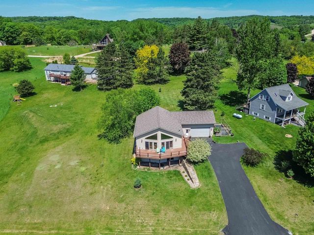 E2392 Black Forest Drive, La Valle, WI 53941