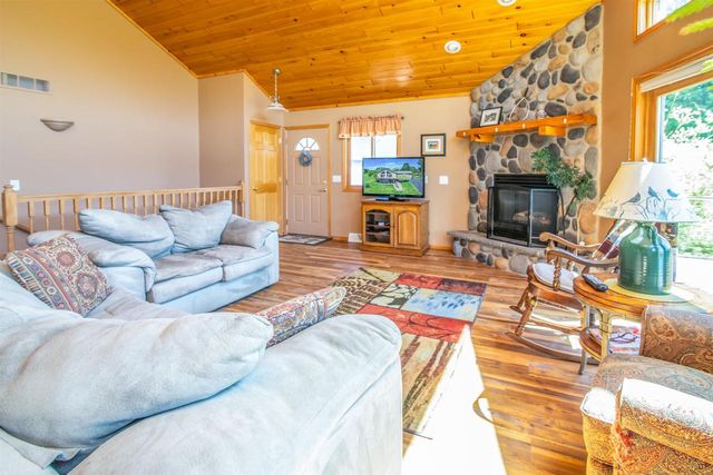 E2392 Black Forest Drive, La Valle, WI 53941