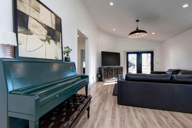 3246 W State Street, Springfield, MO 65802