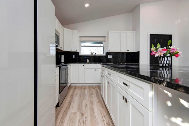 3246 W State Street, Springfield, MO 65802