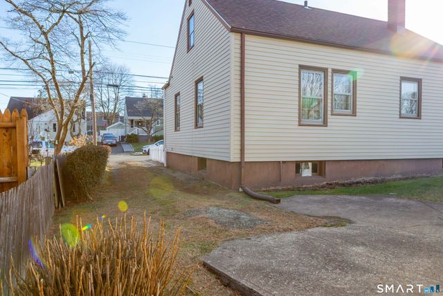 496 Burnsford Avenue, Bridgeport, CT 06606