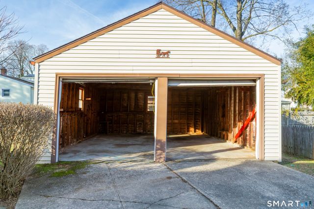 496 Burnsford Avenue, Bridgeport, CT 06606