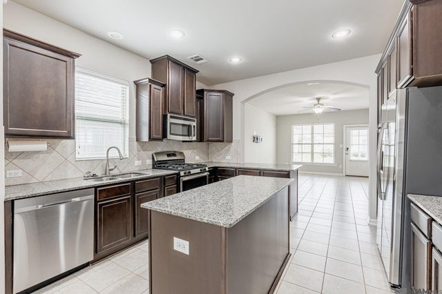 1445 Granby Dr, Baton Rouge, LA 70820