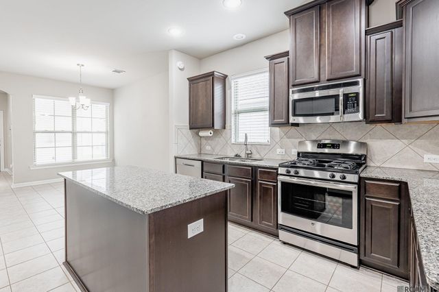 1445 Granby Dr, Baton Rouge, LA 70820