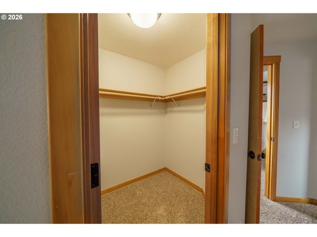 8820 N FISKE Ave, Portland, OR 97203