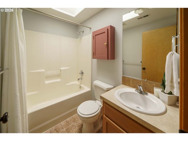 8820 N FISKE Ave, Portland, OR 97203