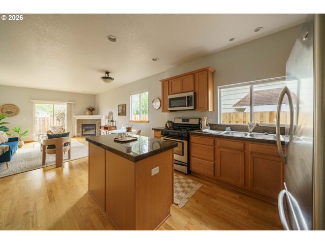 8820 N FISKE Ave, Portland, OR 97203