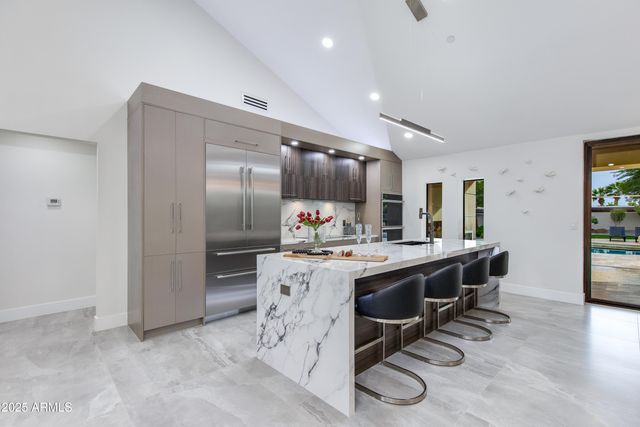 6403 E Gold Dust Avenue, Paradise Valley, AZ 85253