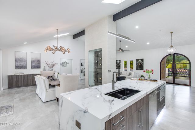6403 E Gold Dust Avenue, Paradise Valley, AZ 85253