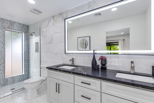 6403 E Gold Dust Avenue, Paradise Valley, AZ 85253