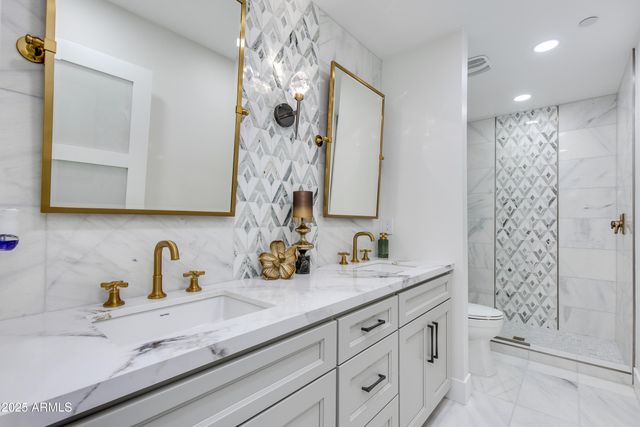 6403 E Gold Dust Avenue, Paradise Valley, AZ 85253