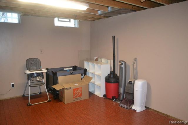 42428 Greenbrier Lane, Clinton Township, MI 48038