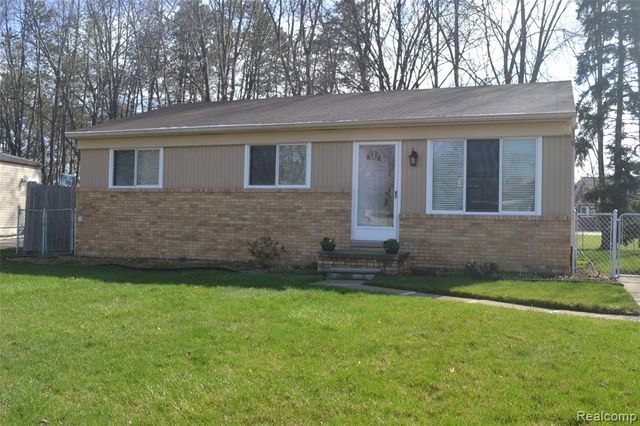 42428 Greenbrier Lane, Clinton Township, MI 48038