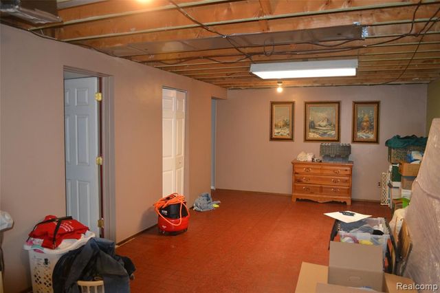 42428 Greenbrier Lane, Clinton Township, MI 48038