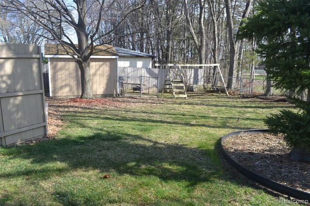 42428 Greenbrier Lane, Clinton Township, MI 48038