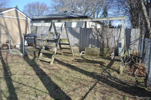 42428 Greenbrier Lane, Clinton Township, MI 48038