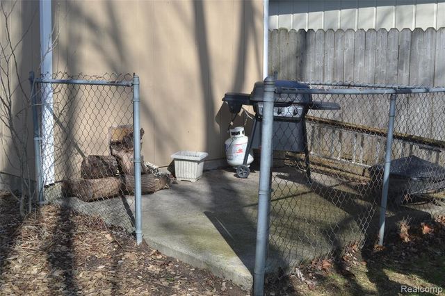 42428 Greenbrier Lane, Clinton Township, MI 48038