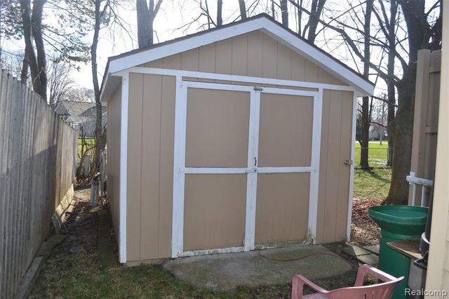 42428 Greenbrier Lane, Clinton Township, MI 48038