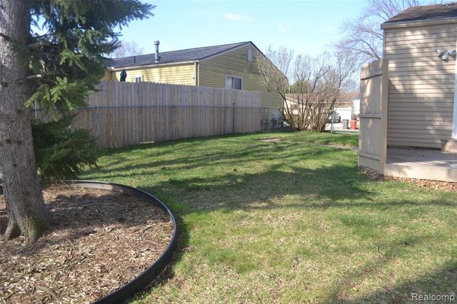 42428 Greenbrier Lane, Clinton Township, MI 48038