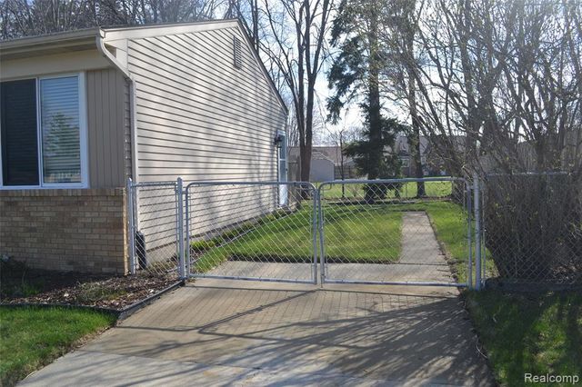 42428 Greenbrier Lane, Clinton Township, MI 48038