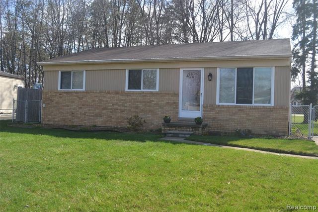 42428 Greenbrier Lane, Clinton Township, MI 48038