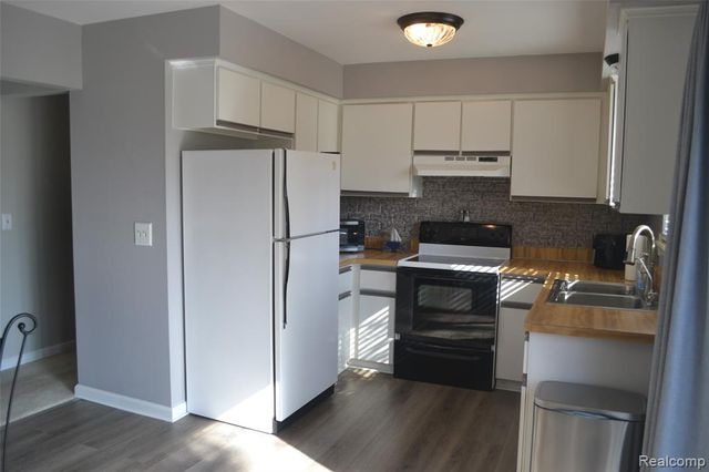 42428 Greenbrier Lane, Clinton Township, MI 48038