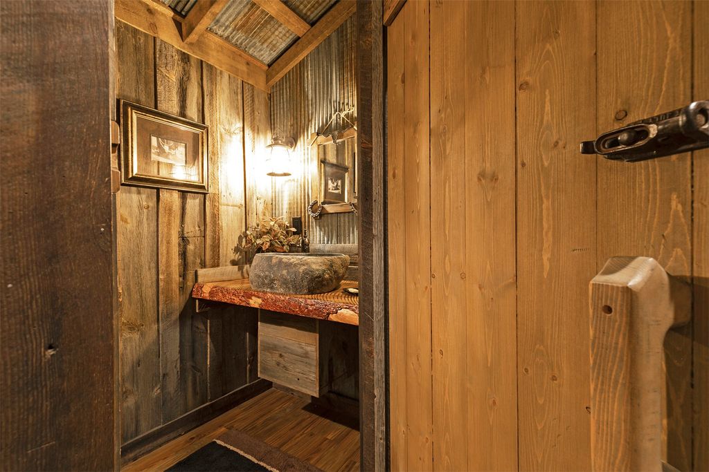 Image 22 of property listing at 711 Middle Burnt Fork Road, Stevensville, MT 59870