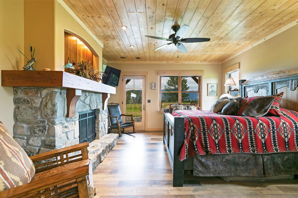 Image 25 of property listing at 711 Middle Burnt Fork Road, Stevensville, MT 59870