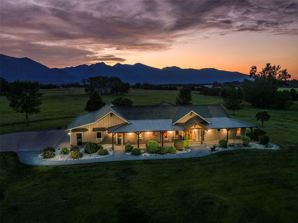 Image 3 of property listing at 711 Middle Burnt Fork Road, Stevensville, MT 59870
