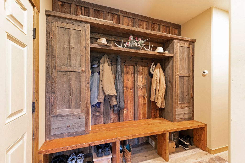Image 38 of property listing at 711 Middle Burnt Fork Road, Stevensville, MT 59870