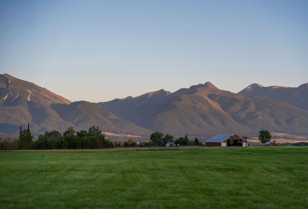Image 41 of property listing at 711 Middle Burnt Fork Road, Stevensville, MT 59870