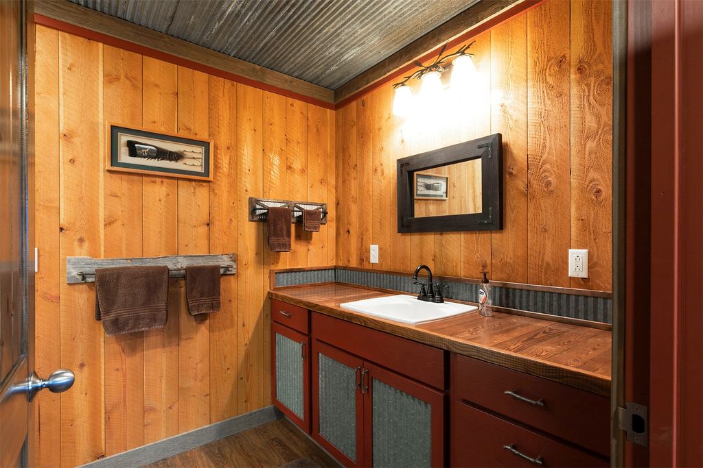 Image 69 of property listing at 711 Middle Burnt Fork Road, Stevensville, MT 59870