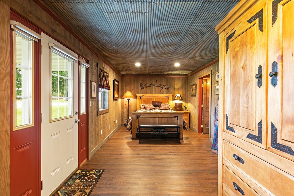 Image 71 of property listing at 711 Middle Burnt Fork Road, Stevensville, MT 59870
