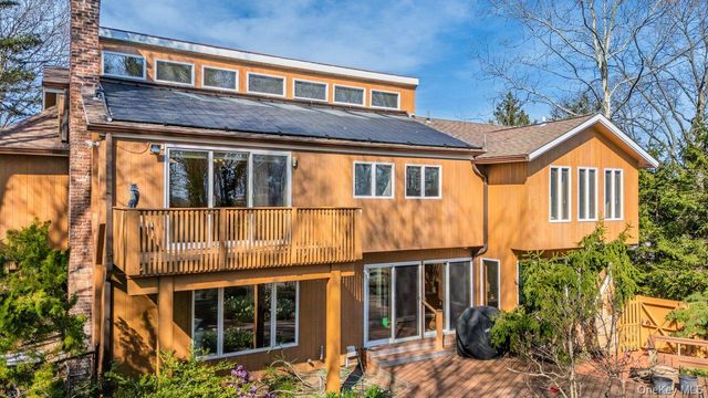 4 Ernest Court, Kings Park, NY 11754
