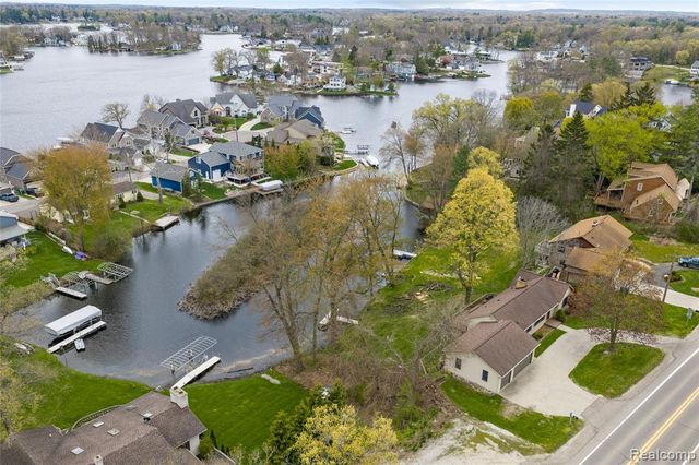 235 Indianwood Road, Lake Orion, MI 48362