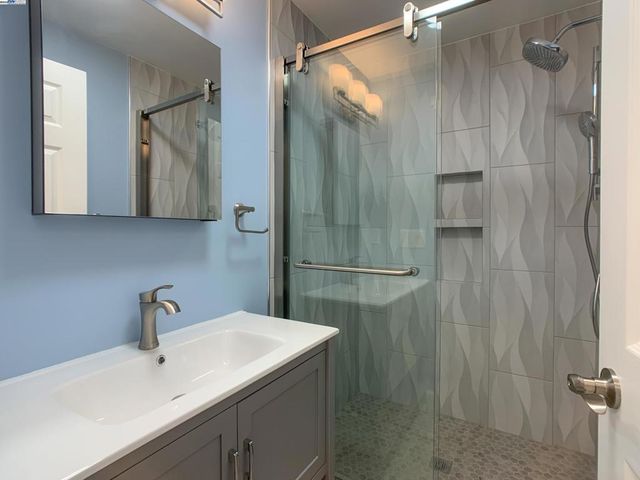 532 Heathcliff Dr, Pacifica, CA 94044