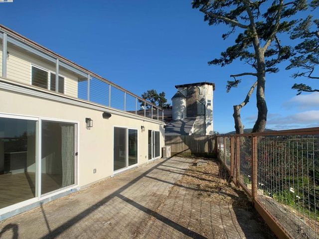 532 Heathcliff Dr, Pacifica, CA 94044