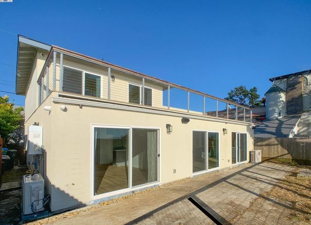 532 Heathcliff Dr, Pacifica, CA 94044