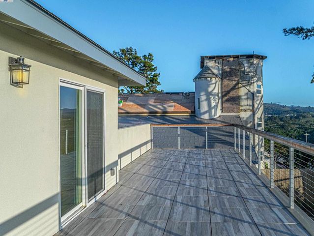 532 Heathcliff Dr, Pacifica, CA 94044
