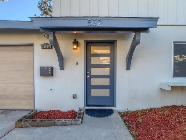 532 Heathcliff Dr, Pacifica, CA 94044