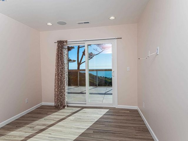 532 Heathcliff Dr, Pacifica, CA 94044