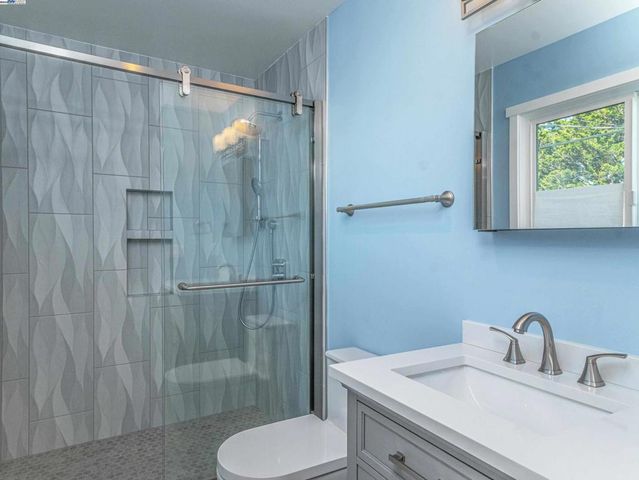 532 Heathcliff Dr, Pacifica, CA 94044