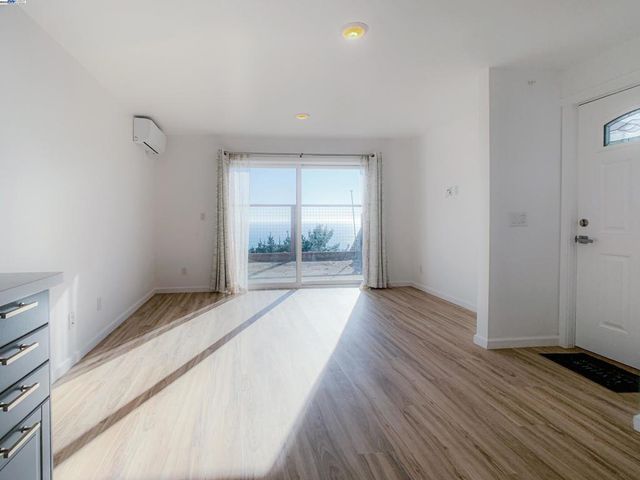 532 Heathcliff Dr, Pacifica, CA 94044