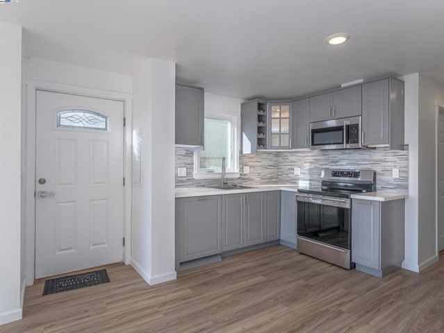 532 Heathcliff Dr, Pacifica, CA 94044