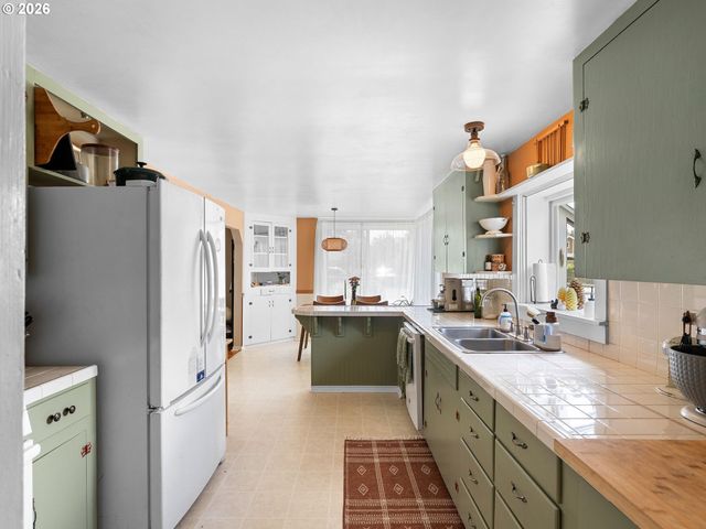 12045 Se TIBBETTS St, Portland, OR 97266